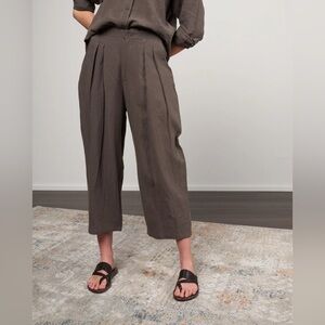 7115 by Szeki Summer Pleated Trouser Dark Oak Size M